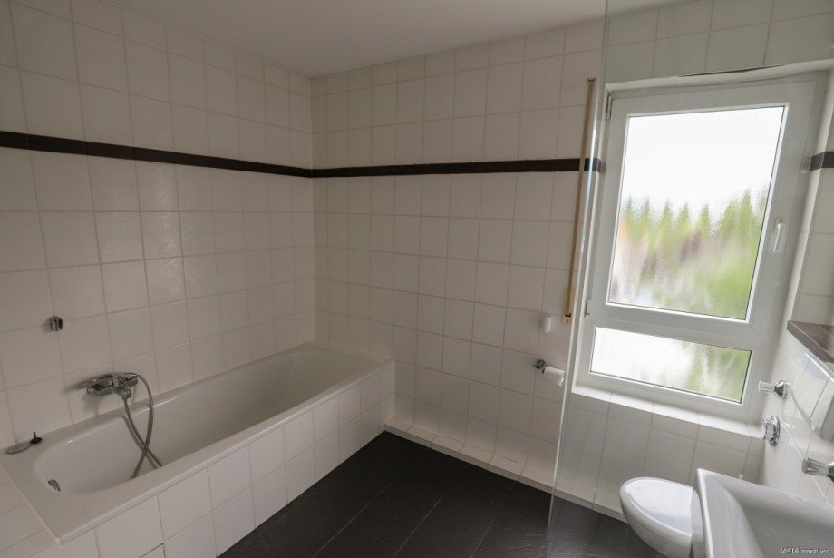 Dusch-, und Wannenbad-Ansicht 3 Dachgeschosswohnung M�hltal / Nieder-Beerbach