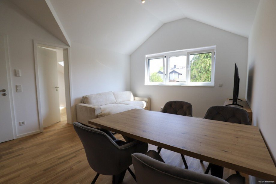 Dachgeschoss links-Wohnen-Essen-Ansicht 2 Dachgeschosswohnung Darmstadt / Arheilgen