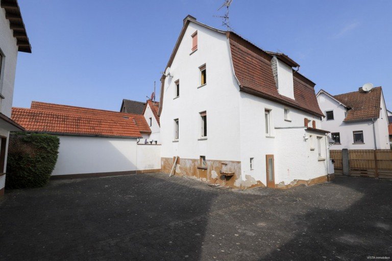 Au�enansicht Hofseite Ro�dorf Einfamilienhaus **VERKAUFT** Familienanwesen in Ro�dorf - Viel Potenzial, gro�z�giger Innenhof & Gartengrundst�ck