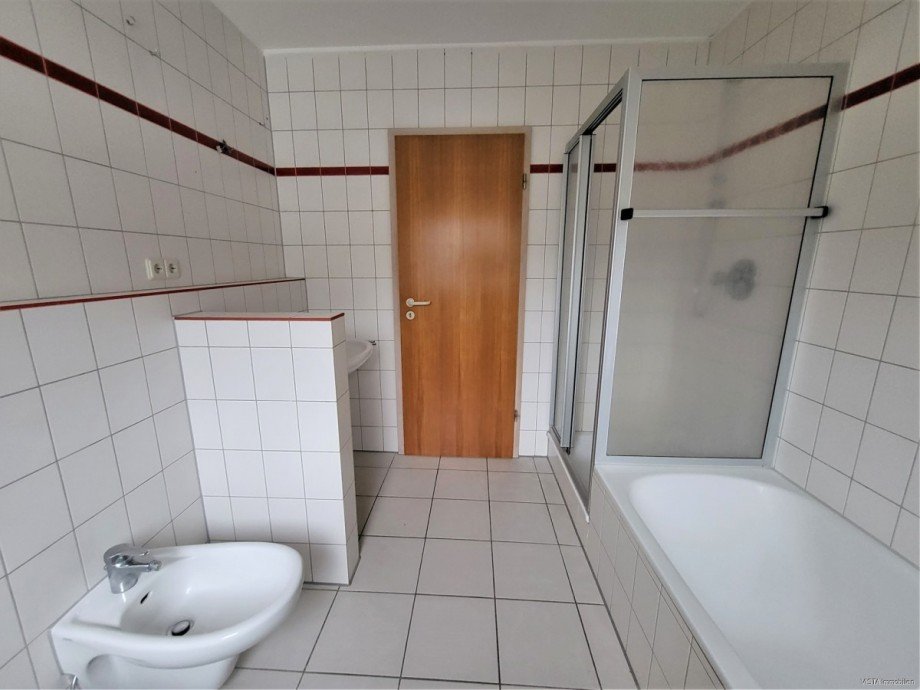 Dusch-, und Wannenbad Ansicht 2 Zweifamilienhaus Fischbachtal-Niedernhausen