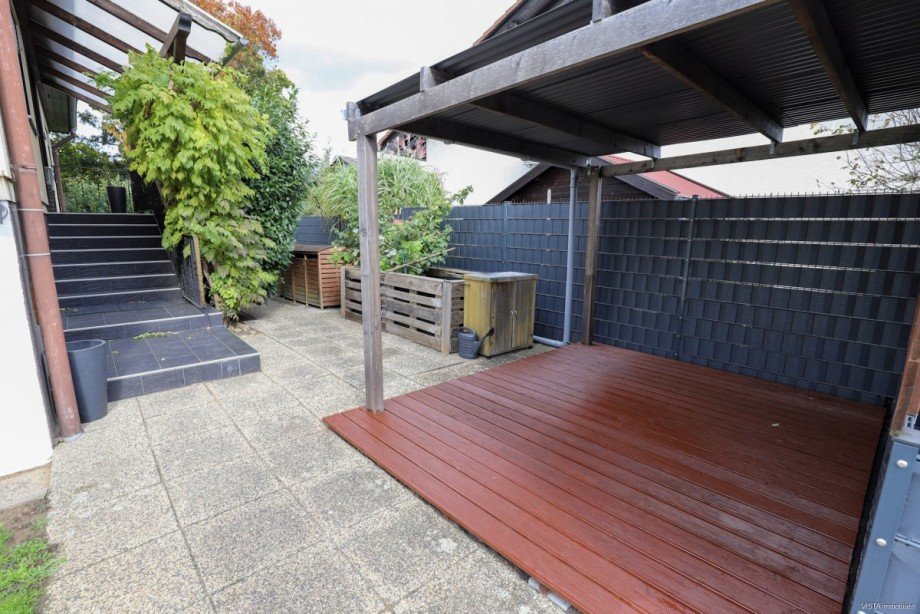 Eingangsbereich-�berdachte Terrasse Zweifamilienhaus B�ttelborn / Klein-Gerau