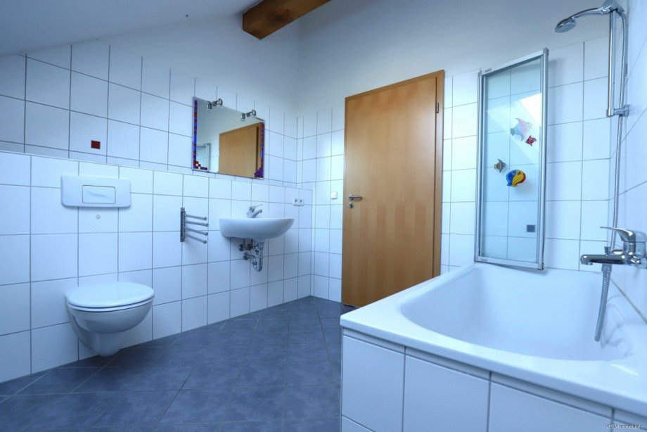 Wannenbad... Doppelhaush�lfte Darmstadt / Eberstadt