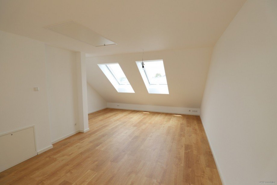 Zimmer Dachgeschoss Reihenmittelhaus Darmstadt / Wixhausen