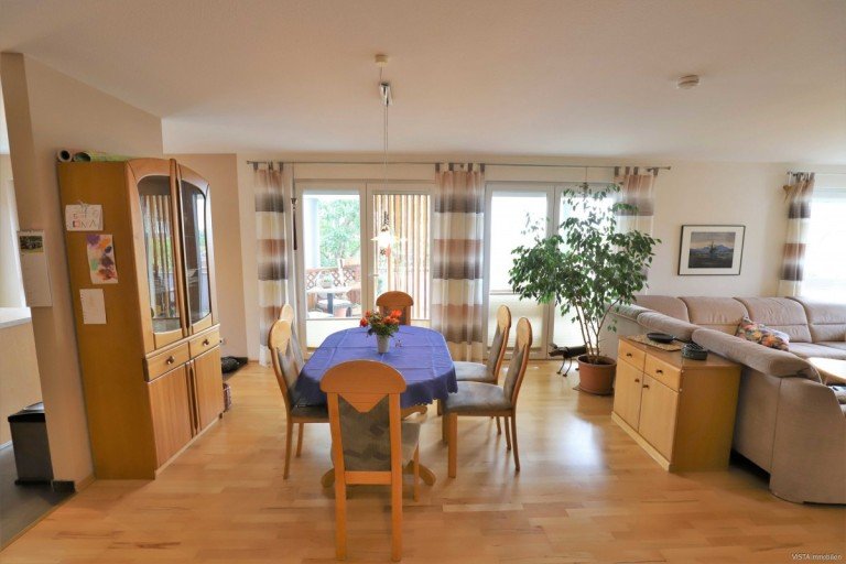 Wohn-, und Esszimmer Ro�dorf Etagenwohnung VERKAUFT ! Moderne Etagenwohnung mit Sonnenbalkon und PKW-Stellplatz