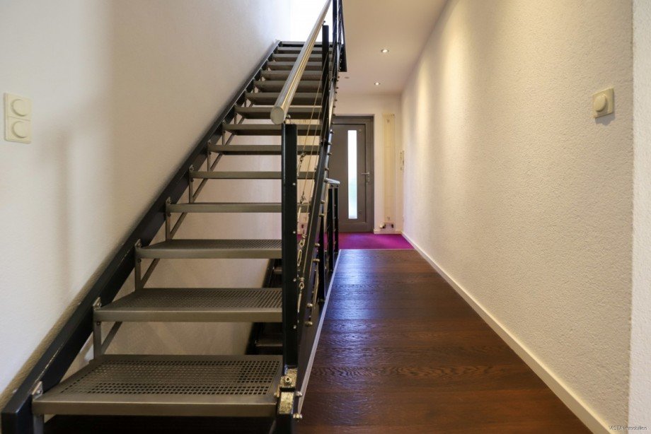 Eingangsbereich-Treppenaufgang-Erdgeschoss Einfamilienhaus Pfungstadt