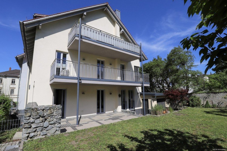 Ansicht R�ckseite mit Garten und Terrasse Mehrfamilienhaus Bensheim