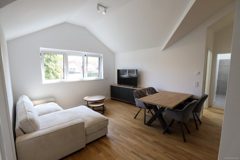 Dachgeschoss links-Wohnen-Essen Darmstadt / Arheilgen Dachgeschosswohnung **VERMIETET** Vollm�blierte Dachgeschoss-Wohnung mit Einbauk�che