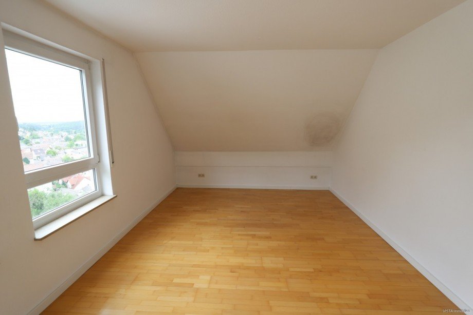 Schlafzimmer-Ansicht 1 Dachgeschosswohnung M�hltal / Nieder-Beerbach