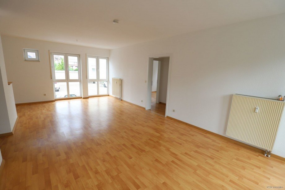 Wohn-, und Esszimmer Erdgeschosswohnung Ro�dorf
