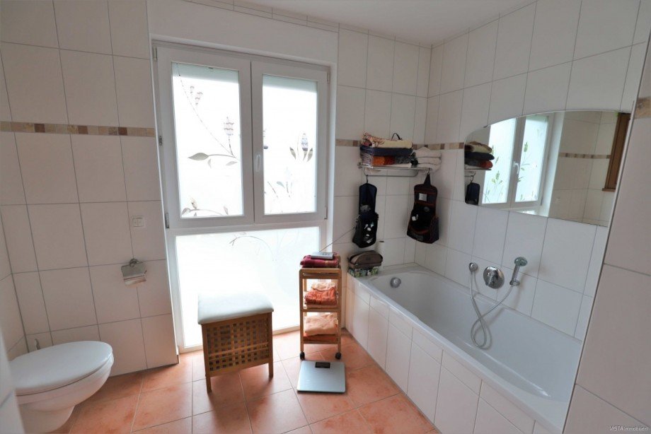 Dusch-, und Wannenbad Etagenwohnung Ro�dorf