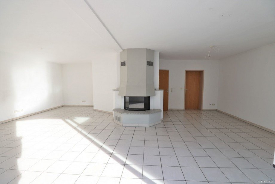 Wohn-, und Esszimmer. NEU Zweifamilienhaus Fischbachtal-Niedernhausen