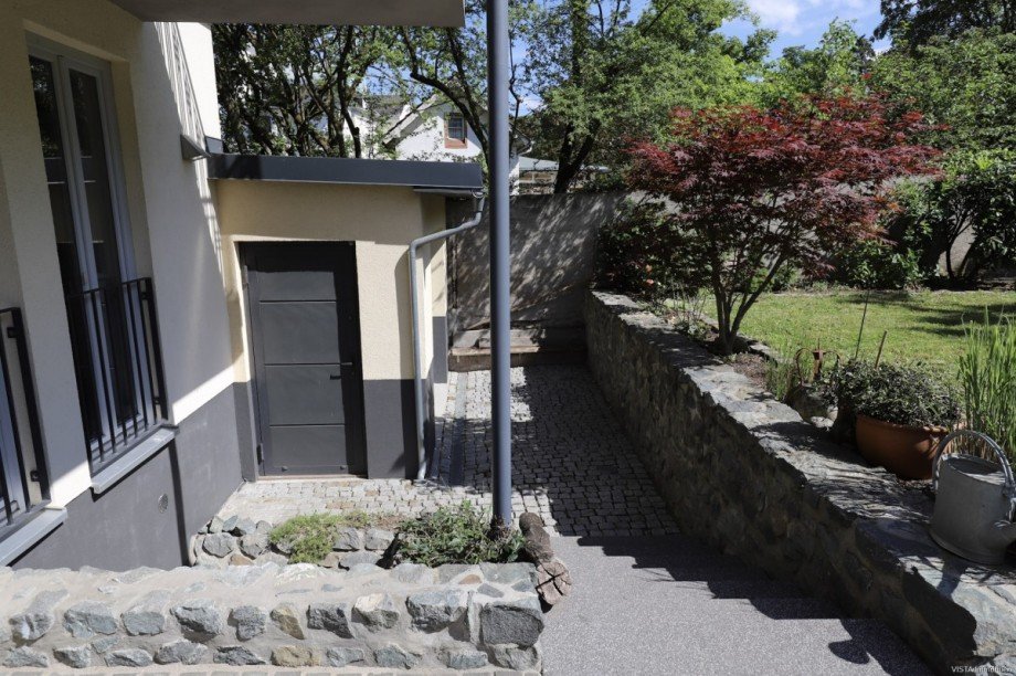 Treppenabgang zur Garage Mehrfamilienhaus Bensheim
