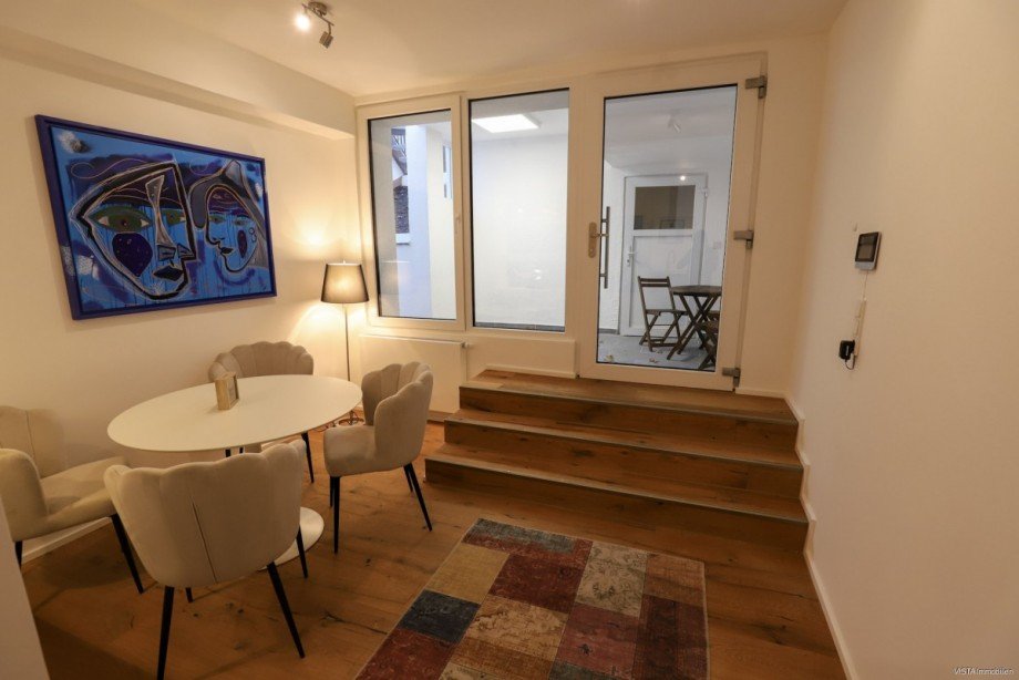 Essbereich mit Blick zum Eingang Souterrainwohnung Darmstadt