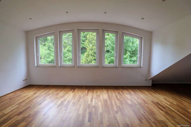 Wohn-, und Essbereich M�hltal / Nieder-Beerbach Dachgeschosswohnung **VERKAUFT** Dachgeschoss-Wohnung mit idealer Aufteilung-Fernblick und Wohlf�hl-Atmosph�re