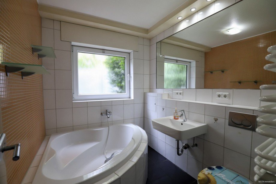 Wannenbad Untergeschoss Zweifamilienhaus B�ttelborn / Klein-Gerau