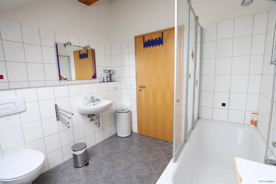 Wannenbad Ansicht 2.. Doppelhaush�lfte Darmstadt / Eberstadt