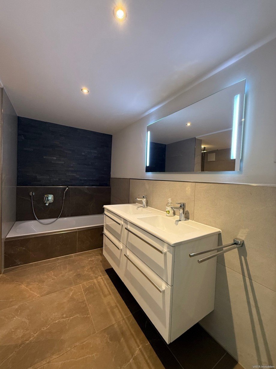 Dusch-, und Wannenbad Maisonettewohnung M�hltal / Traisa