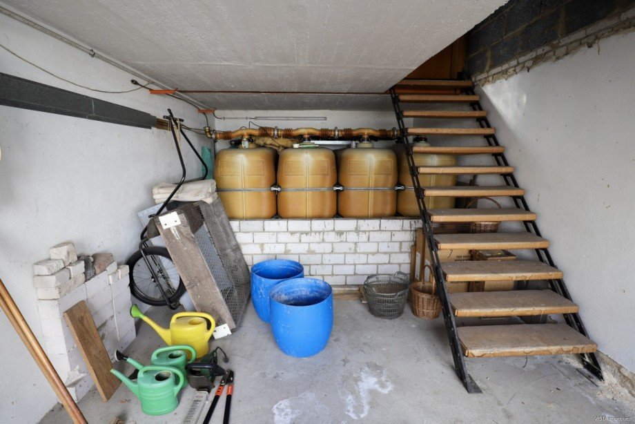 R�ckwertiges Geb�ude-Untergeschoss Einfamilienhaus Ro�dorf