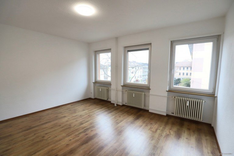 Zimmer 3 Darmstadt Dachgeschosswohnung **Vermietet** Moderne Etagenwohnung in Darmstadt-Mitte - Ideal f�r eine 4er-WG