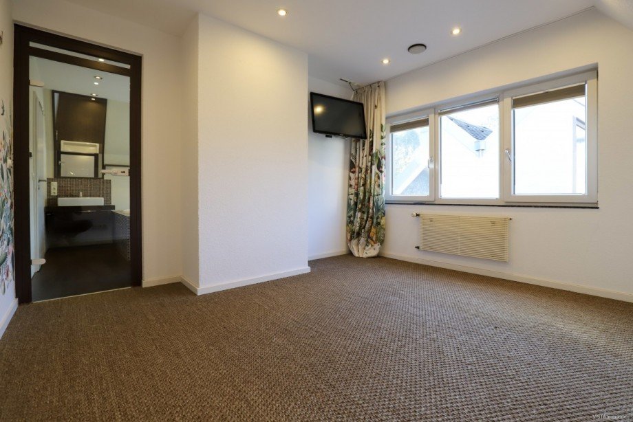 Eltern-Schlafzimmer-1.Obergeschoss Einfamilienhaus Pfungstadt