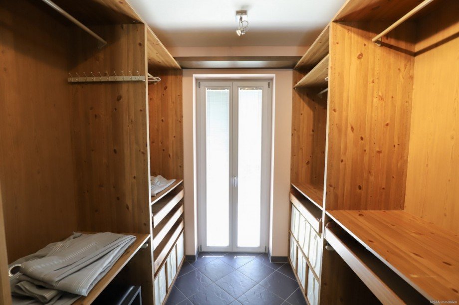 Begehbarer Kleiderschrank Wohnung Erdgeschoss Mehrfamilienhaus Bensheim
