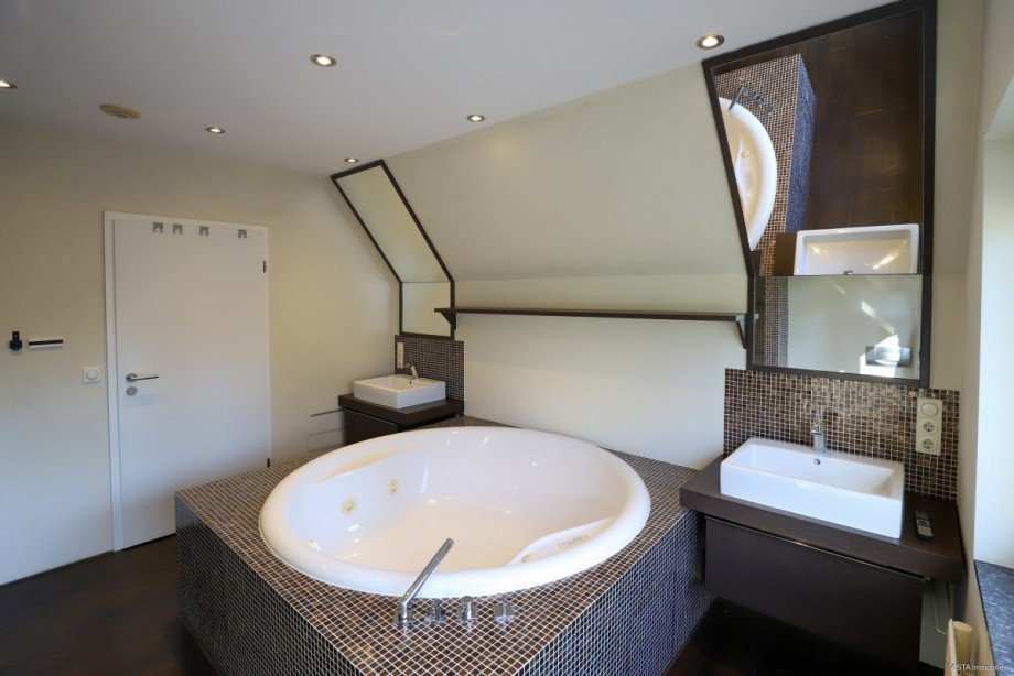 Masterbad-Ansicht 2 Einfamilienhaus Pfungstadt