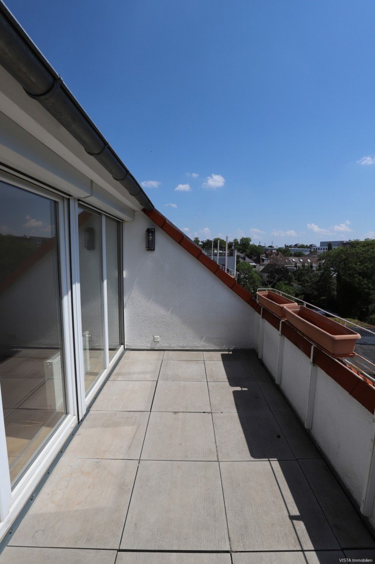 Balkon Darmstadt Dachgeschosswohnung Modern renovierte 2-Zimmer-Dachgeschosswohnung im beliebten Johannesviertel in Darmstadt