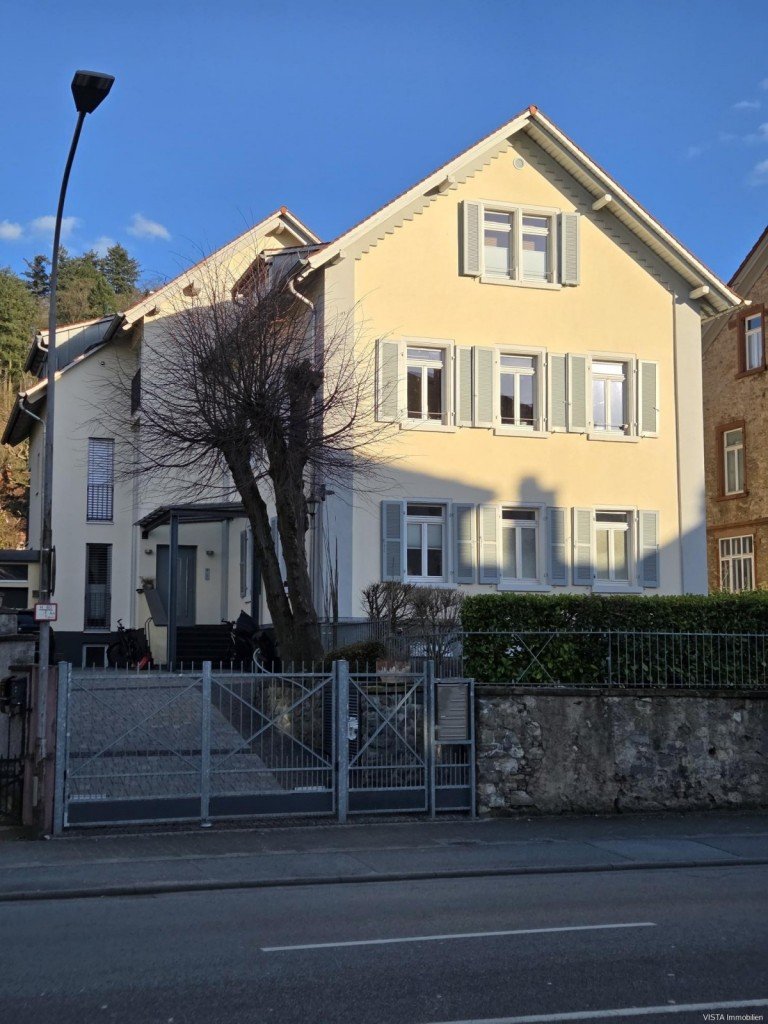 Aussenansicht.. Bensheim Mehrfamilienhaus Repr�sentative Stadthaus-Villa aus dem Jahr 1872 - kernsaniert 2004 - 5 Einheiten - voll vermietet