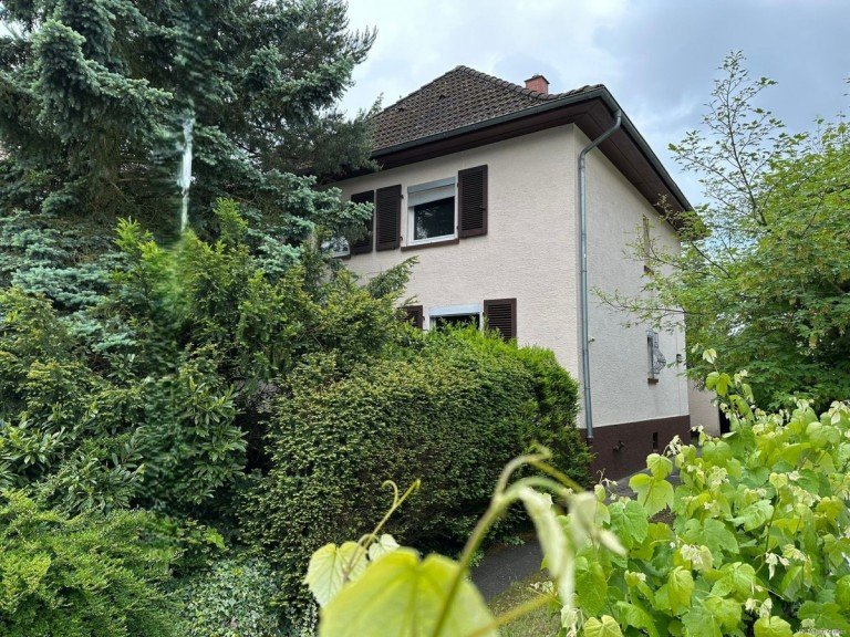 Au�en vorne Darmstadt / Eberstadt Einfamilienhaus Freistehendes Einfamilienhaus mit gro�em Grundst�ck in begehrter Wohnlage am Fu� des Frankensteins