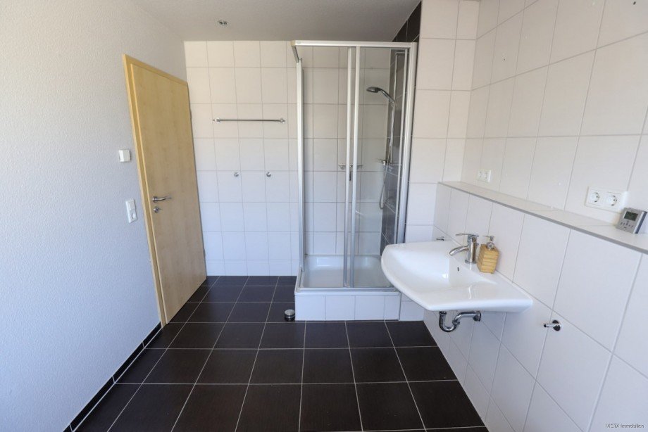 Bad 1. Obergeschoss Einfamilienhaus M�hltal / Nieder-Beerbach