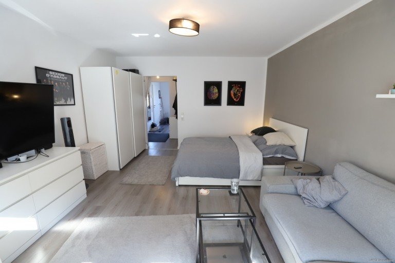 Wohn-, und Esszimmer Ansicht 2... Darmstadt Etagenwohnung Voll M�bliert ! Moderne Etagenwohnung mit separatem K�chenbereich, Duschbad und kleinem Balkon