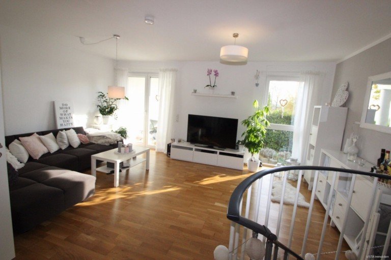 Wohnzimmer Ro�dorf Erdgeschosswohnung In kleiner Wohneinheit mit Einbauk�che, eigenem Garten und Echtholzparkett