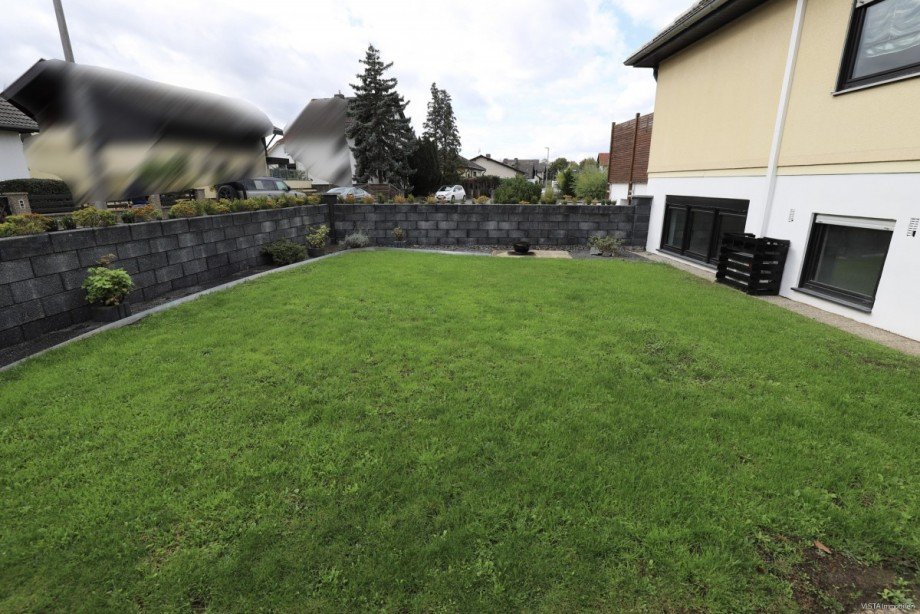 Gr�nfl�che Strassenseite Zweifamilienhaus B�ttelborn / Klein-Gerau