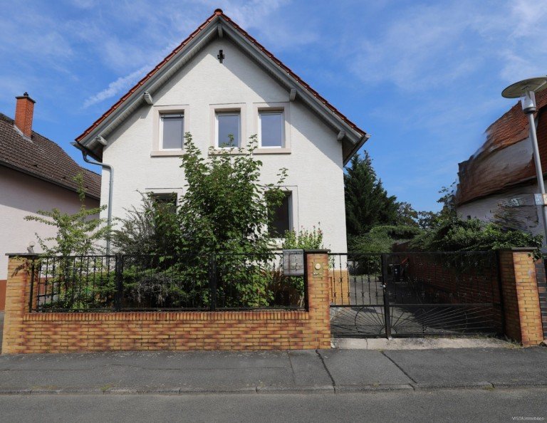 Au�enansicht Stra�enseite Darmstadt / Eberstadt Einfamilienhaus **VERKAUFT**Familienfreundliches Einfamilienhaus mit Charakter - teil-saniert, mit Gartengrundst�ck